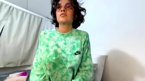 bella_anni online show from September 18, 11:09 pm