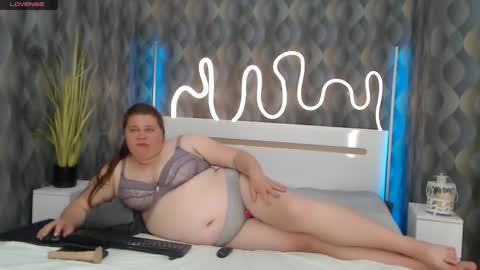 bella_blvack online show from June 3, 2:33 pm