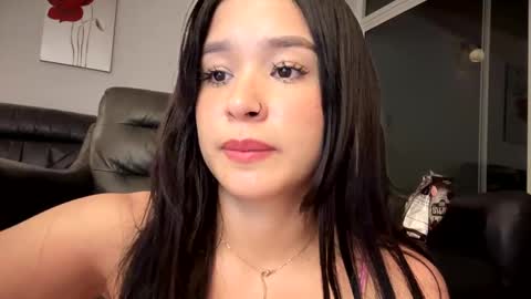 bella_pari online show from December 7, 8:05 am