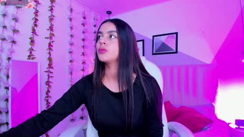 BELLA online show from December 3, 8:09 pm