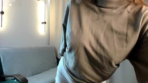 bella_xiss online show from July 6, 3:03 pm