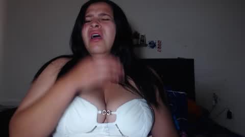 bella_xx9 online show from October 19, 5:06 pm