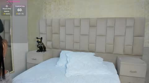 bellaastorm online show from November 17, 8:55 pm