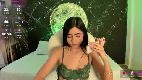 bellaastorm online show from December 4, 9:25 pm