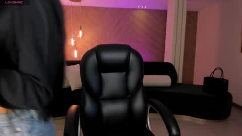 Snapshot of bellacarteer_ chatting on March 3, 7:07 pm Bella C online show from March 3, 7:07 pm