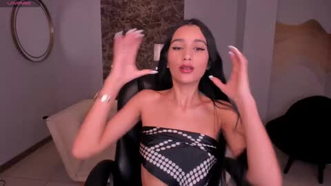 Snapshot of bellacarteer_ chatting on March 2, 11:53 pm Bella C online show from March 2, 11:53 pm