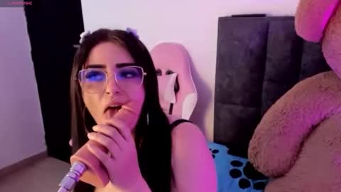 bella cruz online show from April 12, 7:18 pm