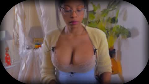 Snapshot of bellahproudly chatting on October 16, 4:12 am Bellah online show from October 16, 4:12 am