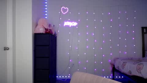 Bella Monroe online show from February 19, 5:16 am