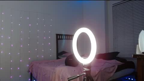 Bella Monroe online show from February 15, 6:23 am