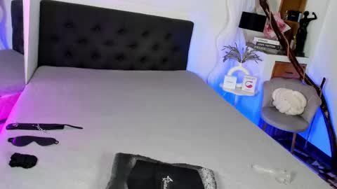 Bella Porch online show from February 15, 8:01 pm