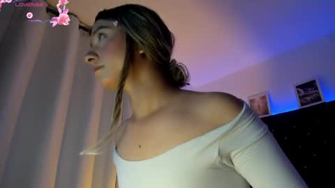 bellaroge online show from April 27, 5:27 am