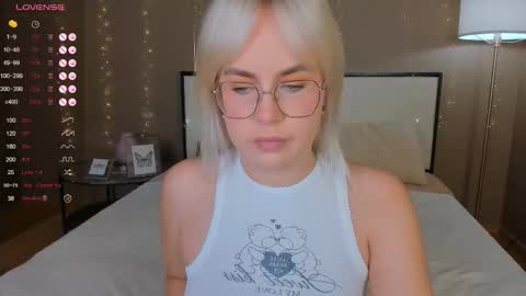 Bella online show from September 20, 1:19 am