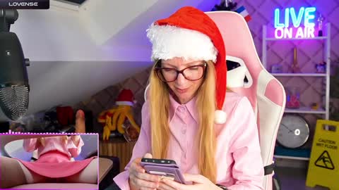 Alice online show from December 13, 12:50 pm