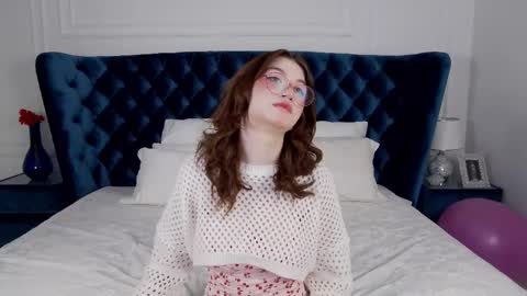 BelleBellerose online show from February 24, 7:33 am
