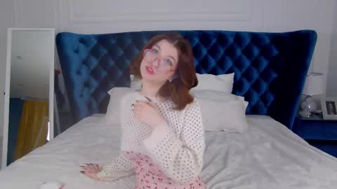BelleBellerose online show from February 26, 4:05 pm