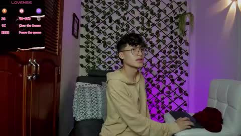 Neon online show from December 17, 12:34 pm