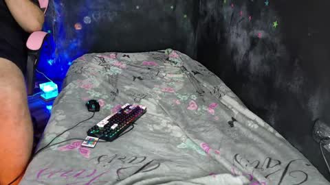 Your New Girlfriend online show from June 1, 2:02 am