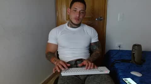 Snapshot of benjamin_isaac chatting on January 4, 11:59 pm benjamin_isaac online show from January 4, 11:59 pm