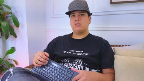 bennett_alejoo online show from March 31, 7:03 pm