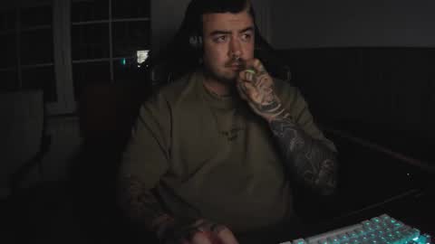 berto3389 online show from April 19, 1:39 am