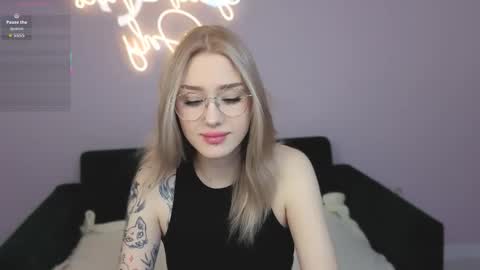 Danny and Kira online show from October 17, 8:29 am