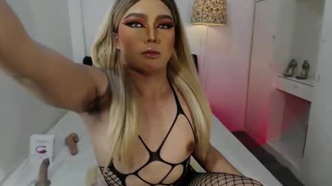 bestgirljulia online show from November 25, 2:21 am