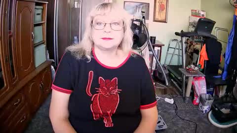 Snapshot of beverlyqcynia chatting on September 25, 9:38 am BeverlyQCynia online show from September 25, 9:38 am