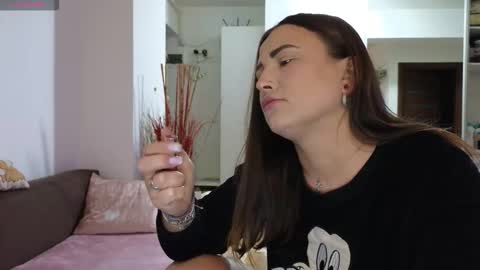   BeyonceDoll       Twitter DollBeyonce    online show from March 5, 9:46 pm