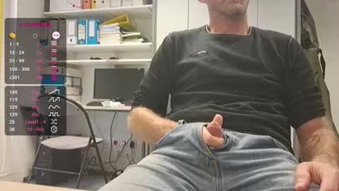 Snapshot of bi_french69 chatting on October 8, 3:07 pm My name is David and if you like public exhibitions you wont be disappointed with me LoL - My favorite vibes is 44 online show from October 8, 3:07 pm