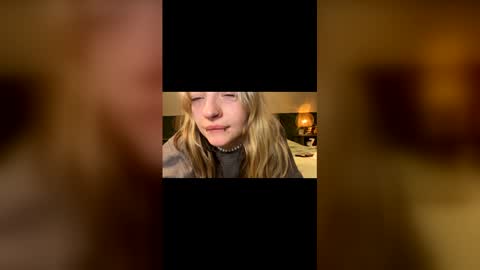 Ellie  online show from March 21, 4:51 am