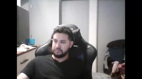 latinBoyHuge online show from December 16, 2:49 pm