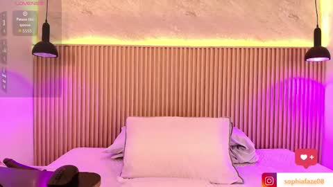 Snapshot of big_tits_in_your_face chatting on October 27, 8:09 pm Tell me Sophia  online show from October 27, 8:09 pm