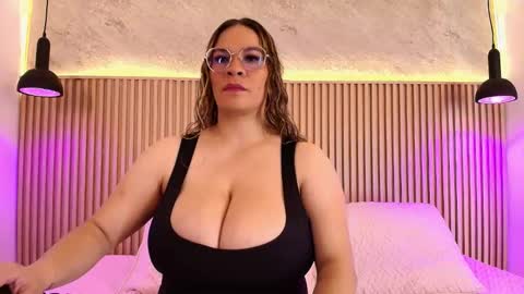 Snapshot of big_tits_in_your_face chatting on October 15, 4:52 pm Tell me Sophia  online show from October 15, 4:52 pm