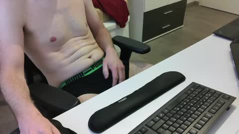 big_tobi_1 online show from April 14, 5:55 am