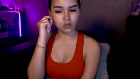 Mia online show from December 22, 3:44 pm