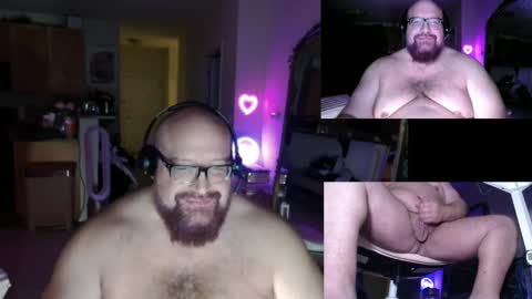 BigBear4Cuddles online show from April 21, 3:02 am