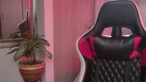 kyra Moor online show from March 5, 2:53 am