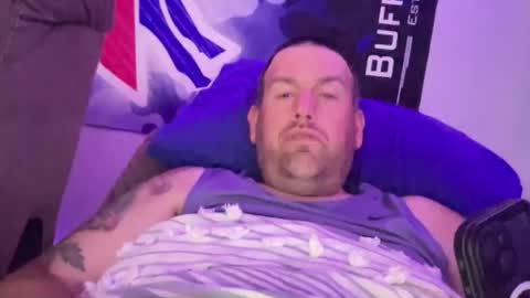 bigcocksuckingslut online show from June 8, 1:28 am