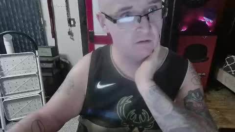 Darryl online show from February 6, 1:31 am