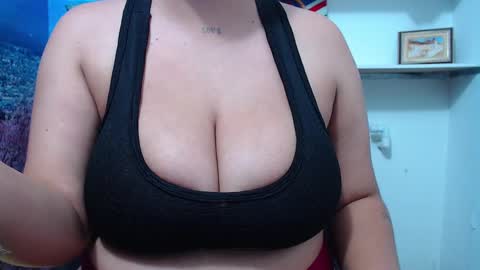 Snapshot of bigg_boobs_xxx chatting on March 7, 7:30 am  Sunny   online show from March 7, 7:30 am
