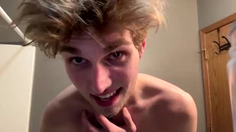 bigskinnyboyshh online show from January 3, 5:28 am