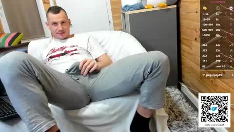 Snapshot of bigsshark chatting on February 24, 6:05 am bigsshark online show from February 24, 6:05 am
