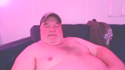 Snapshot of bigstuffbear chatting on January 7, 1:24 pm bigstuffbear online show from January 7, 1:24 pm