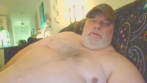 Snapshot of bigstuffbear chatting on January 18, 2:23 pm bigstuffbear online show from January 18, 2:23 pm