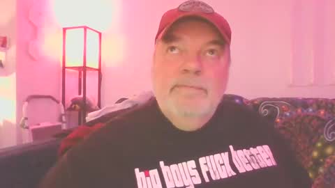 Snapshot of bigstuffbear chatting on February 13, 6:52 am bigstuffbear online show from February 13, 6:52 am