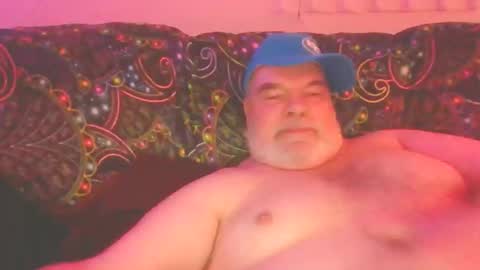 Snapshot of bigstuffbear chatting on October 21, 3:59 pm bigstuffbear online show from October 21, 3:59 pm