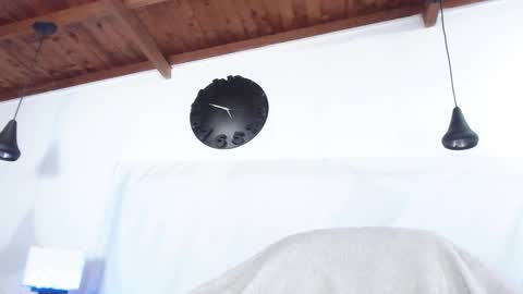 Snapshot of bigzehuz chatting on February 6, 6:18 am andres online show from February 6, 6:18 am