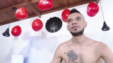 Snapshot of bigzehuz chatting on February 14, 9:43 pm andres online show from February 14, 9:43 pm