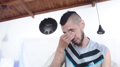 Snapshot of bigzehuz chatting on February 13, 12:57 am andres online show from February 13, 12:57 am